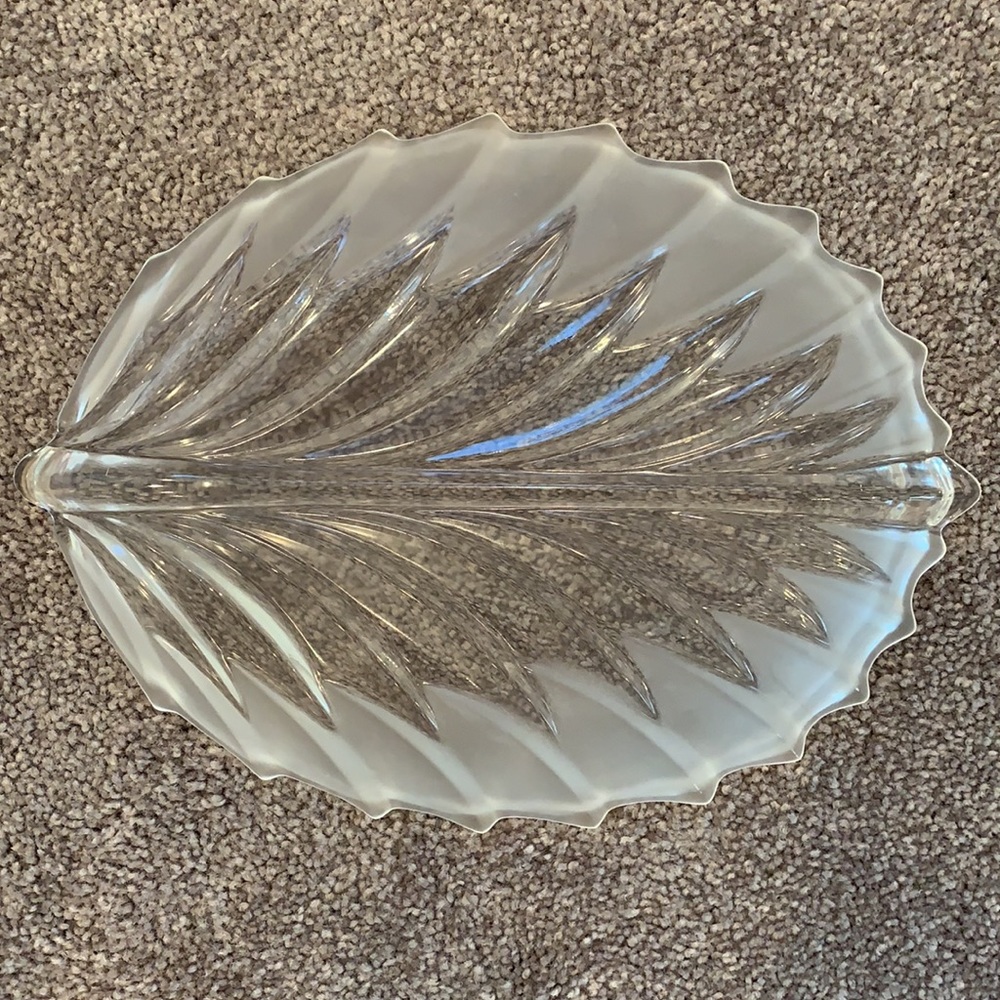 NWOT Decorative Leaf Serving Dish - Picture 3 of 3